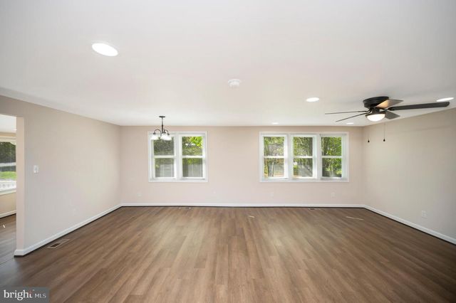 8145 SEAYS RD, Spotsylvania, VA 22551
