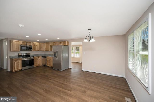 8145 SEAYS RD, Spotsylvania, VA 22551