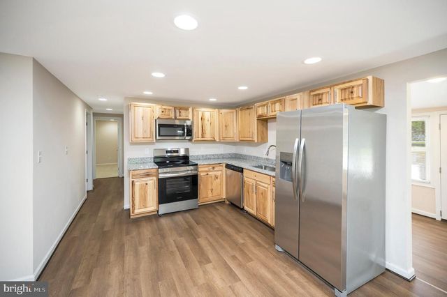 8145 SEAYS RD, Spotsylvania, VA 22551