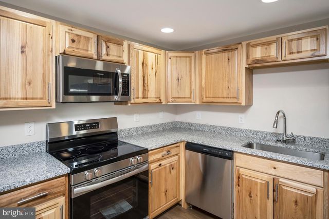 8145 SEAYS RD, Spotsylvania, VA 22551