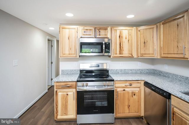 8145 SEAYS RD, Spotsylvania, VA 22551