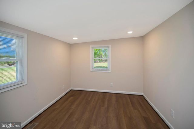 8145 SEAYS RD, Spotsylvania, VA 22551