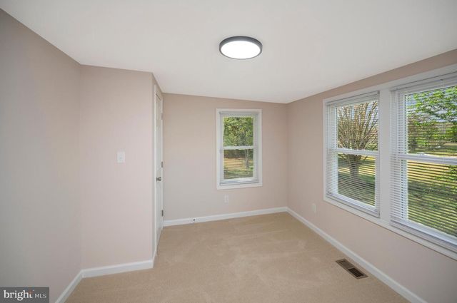 8145 SEAYS RD, Spotsylvania, VA 22551