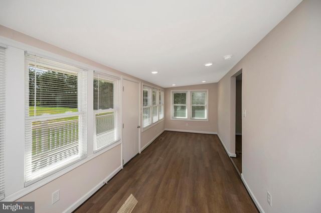 8145 SEAYS RD, Spotsylvania, VA 22551