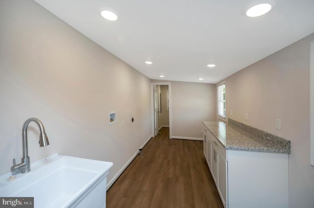 8145 SEAYS RD, Spotsylvania, VA 22551