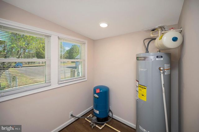 8145 SEAYS RD, Spotsylvania, VA 22551