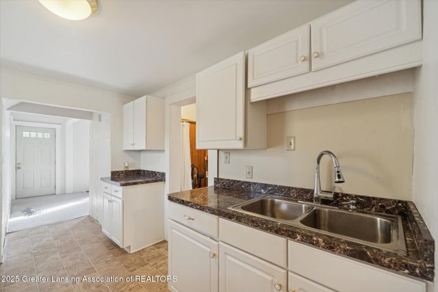 1327 N Jenison Avenue, Lansing, MI 48915