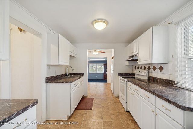 1327 N Jenison Avenue, Lansing, MI 48915