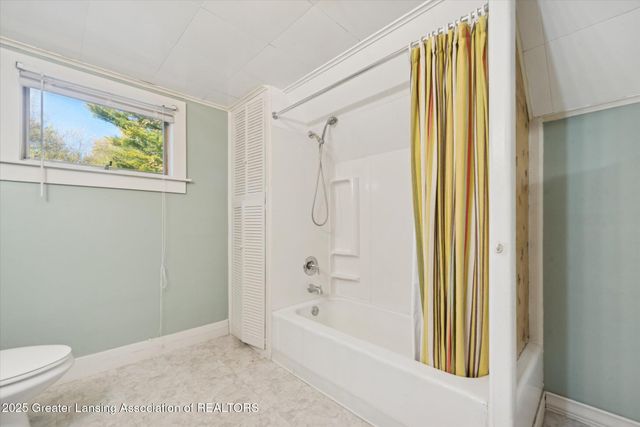 1327 N Jenison Avenue, Lansing, MI 48915