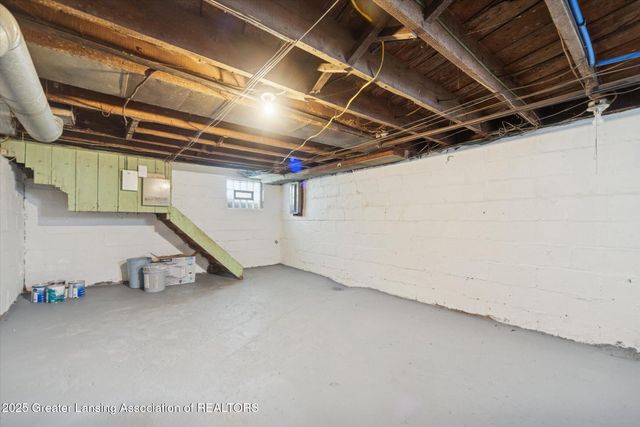 1327 N Jenison Avenue, Lansing, MI 48915