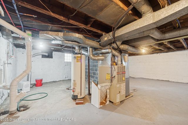 1327 N Jenison Avenue, Lansing, MI 48915