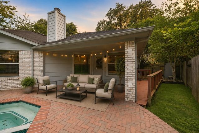 223 W New Meadows Drive, Sugar Land, TX 77479