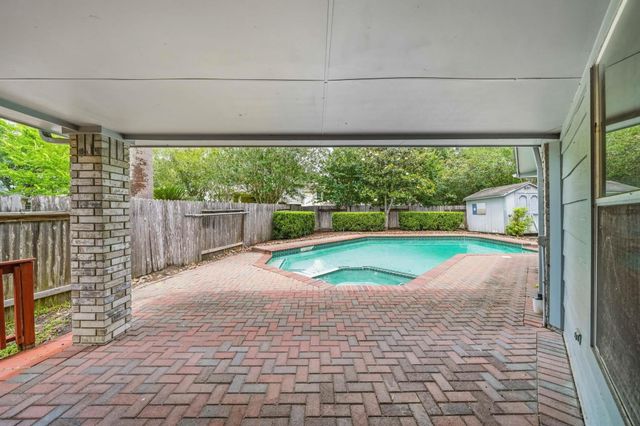 223 W New Meadows Drive, Sugar Land, TX 77479