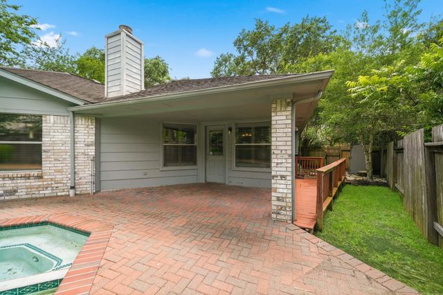 223 W New Meadows Drive, Sugar Land, TX 77479