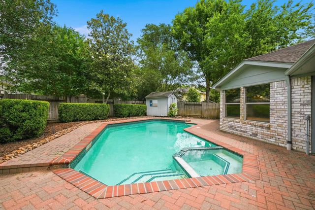 223 W New Meadows Drive, Sugar Land, TX 77479