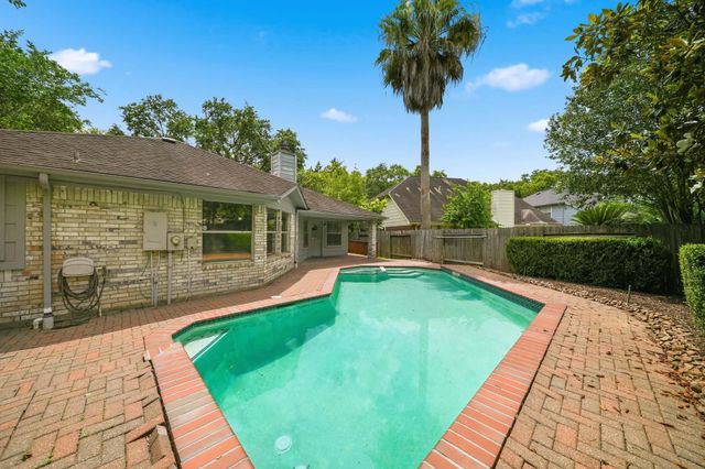 223 W New Meadows Drive, Sugar Land, TX 77479