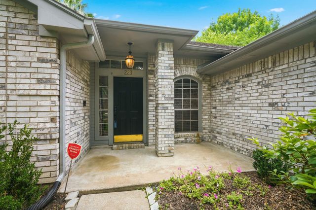 223 W New Meadows Drive, Sugar Land, TX 77479