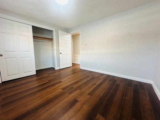 222 School St 4, Walpole, MA 02081