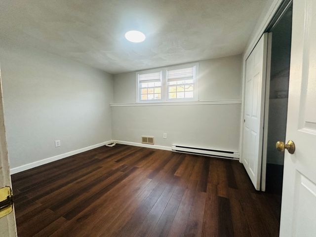 222 School St 4, Walpole, MA 02081