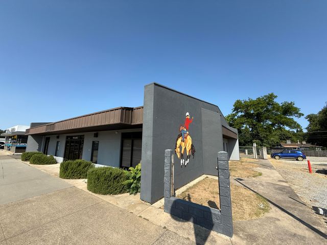 748 N Market Street, Redding, CA 96003