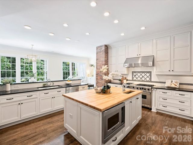 9146 Heydon Hall Circle, Charlotte, NC 28210