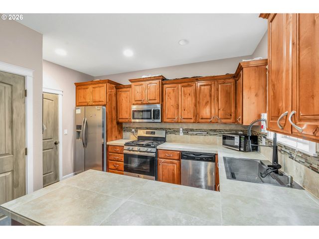 580 E AZALEA St, Yamhill, OR 97148