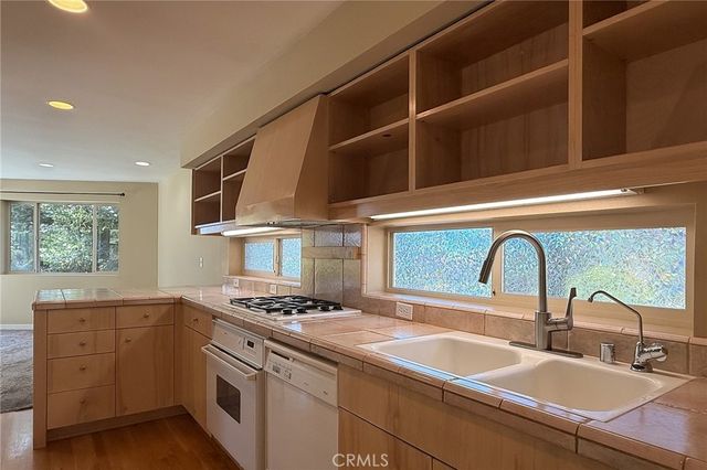 1970 Tweed Avenue, Cambria, CA 93428