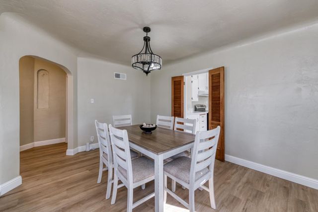 2004 N Maple Avenue, Fresno, CA 93703