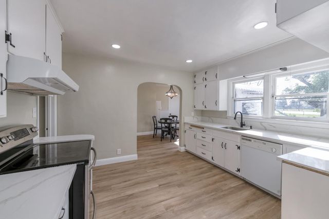 2004 N Maple Avenue, Fresno, CA 93703