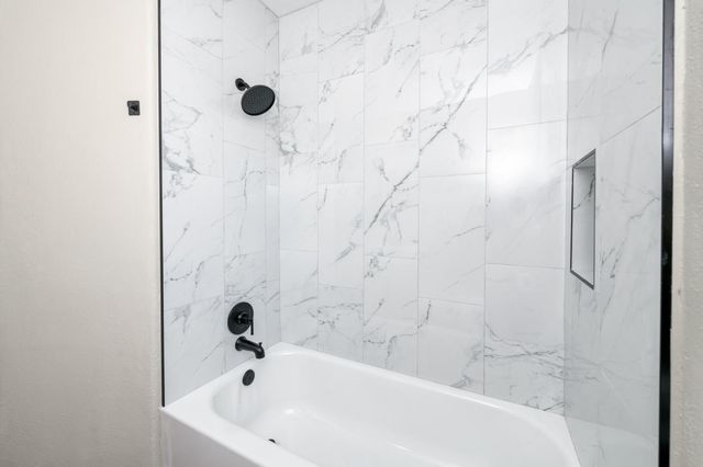 2004 N Maple Avenue, Fresno, CA 93703