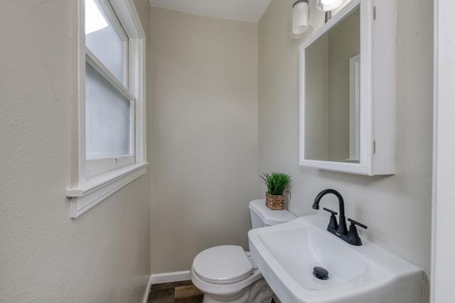 2004 N Maple Avenue, Fresno, CA 93703