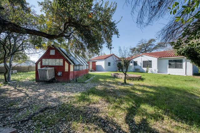 2004 N Maple Avenue, Fresno, CA 93703