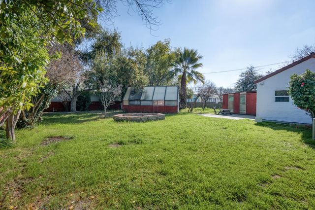 2004 N Maple Avenue, Fresno, CA 93703