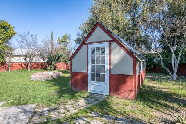 2004 N Maple Avenue, Fresno, CA 93703