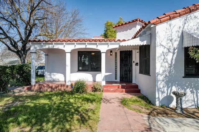 2004 N Maple Avenue, Fresno, CA 93703