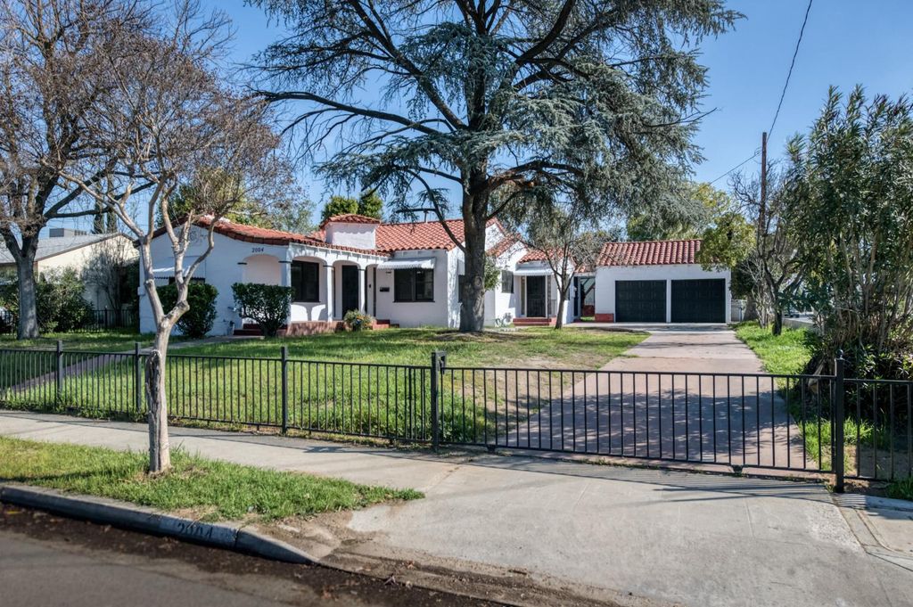 2004 N Maple Avenue, Fresno, CA 93703
