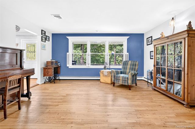 87 Mott Farm Road, Tomkins Cove, NY 10986