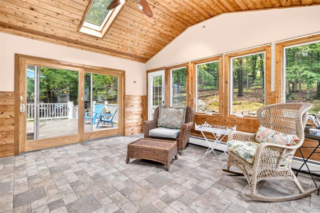 87 Mott Farm Road, Tomkins Cove, NY 10986