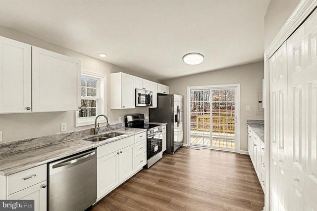 8610 FLIPPO DR, Fredericksburg, VA 22408