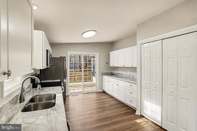 8610 FLIPPO DR, Fredericksburg, VA 22408