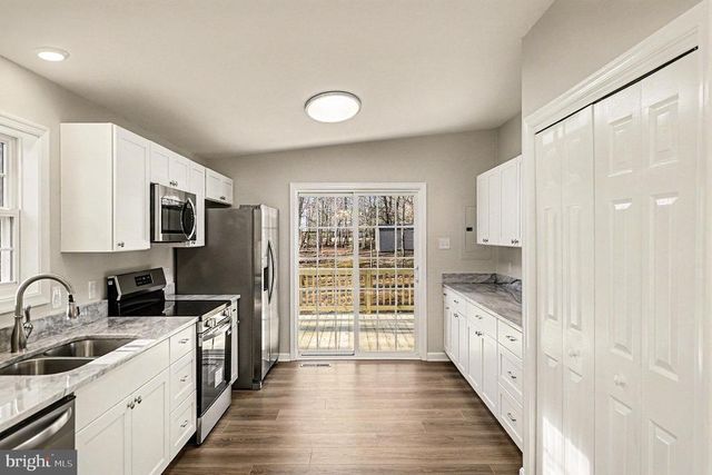 8610 FLIPPO DR, Fredericksburg, VA 22408