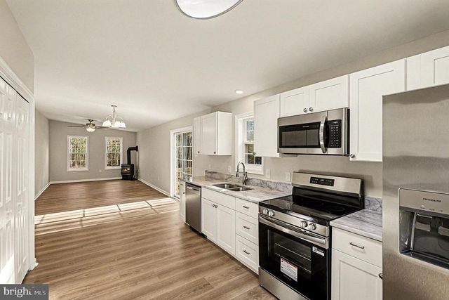 8610 FLIPPO DR, Fredericksburg, VA 22408