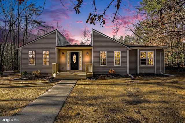 8610 FLIPPO DR, Fredericksburg, VA 22408