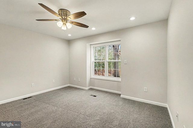 8610 FLIPPO DR, Fredericksburg, VA 22408