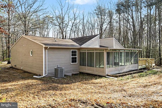 8610 FLIPPO DR, Fredericksburg, VA 22408