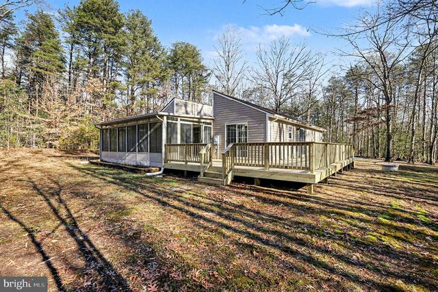 8610 FLIPPO DR, Fredericksburg, VA 22408