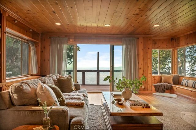 24251 Great View Drive, Crestline, CA 92325