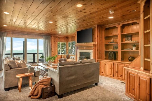 24251 Great View Drive, Crestline, CA 92325