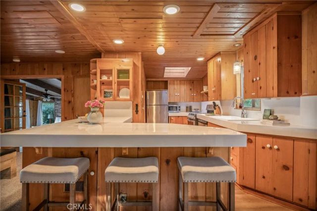 24251 Great View Drive, Crestline, CA 92325