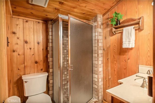 24251 Great View Drive, Crestline, CA 92325